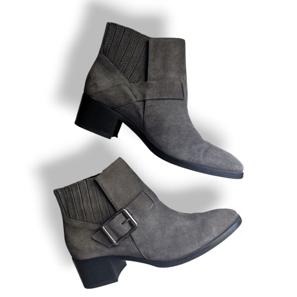 Aquatalia Foster Gray Suede Buckle Heeled Ankle Booties Women's Size 7.5 - Picture 16 of 16